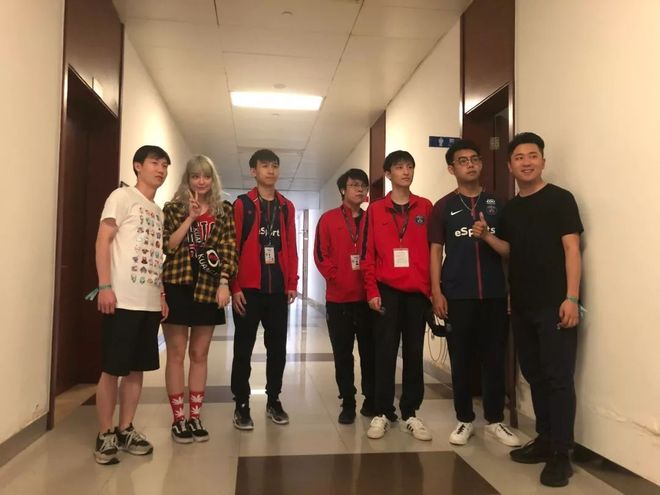 资讯《绝地求生大逃杀》攀爬动作演示视频 怎么攀爬？