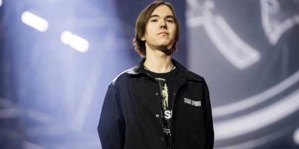 GALA 成功自救！ JIEJIE 被击败并被杀， Four 人， TheShy Youlong 对抗三人， Alone 并且 Invictus Gaming 赢得了第一场比赛