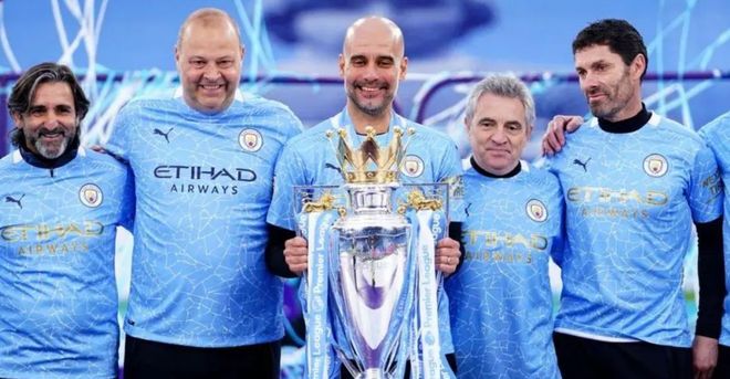 三方混战！ JIEJIE 诺克萨斯砍下两块，击杀三人， bin 的冰杖和鳄鱼展示了BN，赢得了第一局